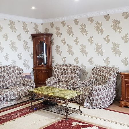 Люкс Апартаменты Центр Sukhumi Exterior foto